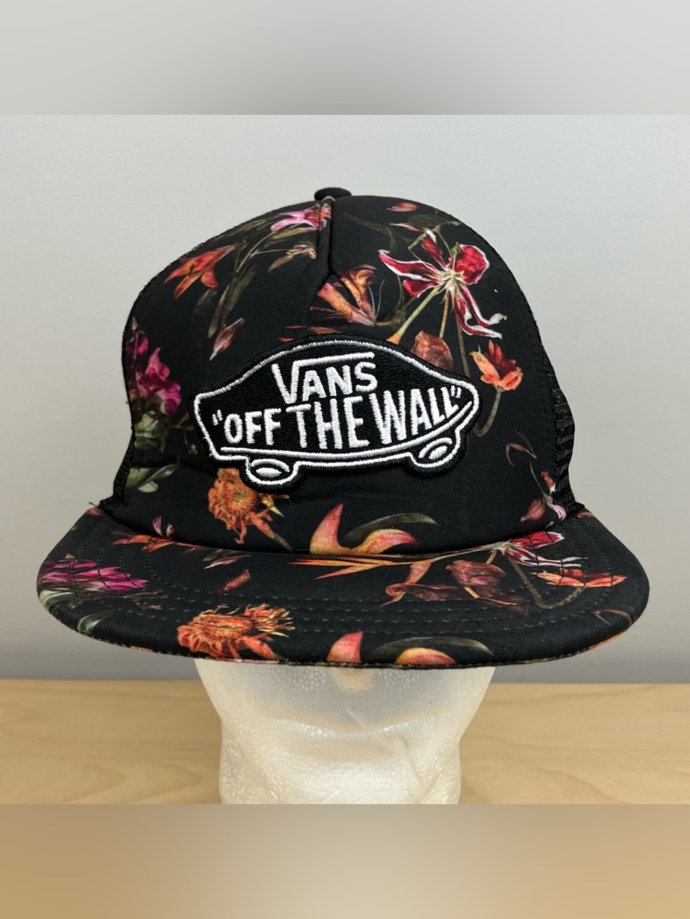 Vans Off The Wall Mesh Snapback Trucker Hat Black Floral Pattern Patch Logo